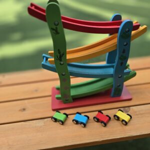 Gara e makinave në pistë druri “Miniature Speeding Car”