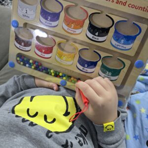 Labirinti magnetik i ngjyrave dhe numrave